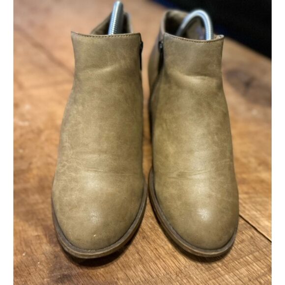 UnionBay tan booties - size 8 - Pre-owned - Picture 3 of 8